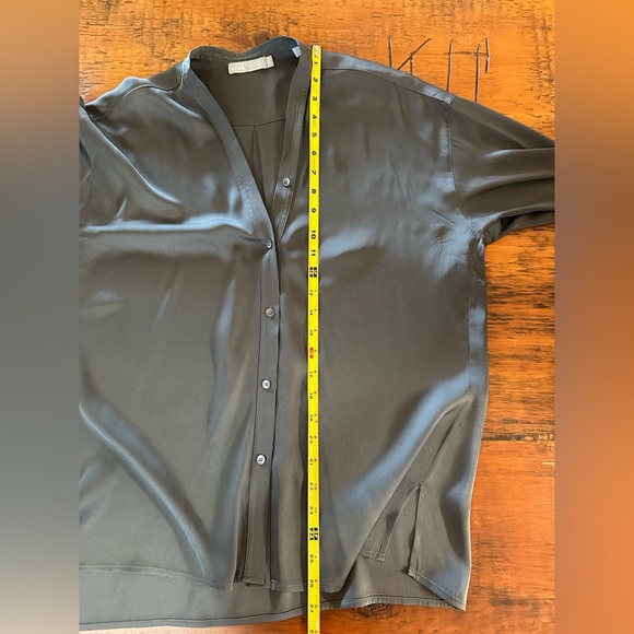 EUC Vince V-neck Stretch-Silk Satin Blouse in Mineral (gray), Relaxed Fit, S - Picture 15 of 16